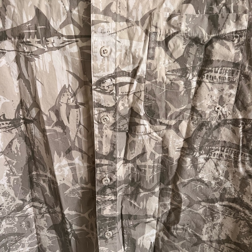 Men’s Columbia Camo/Fishing Shirt size Large - Picture 2 of 7